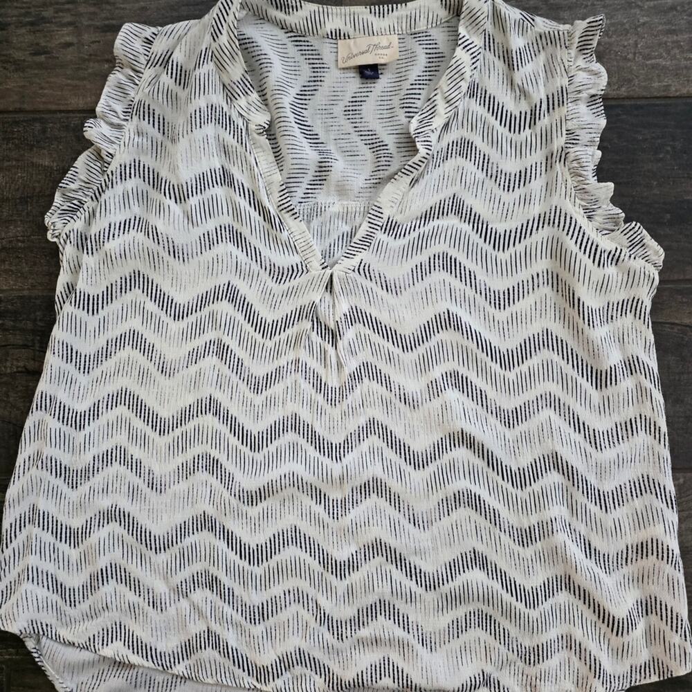 #405 Universal Thread Gray and White Patterned Blouse